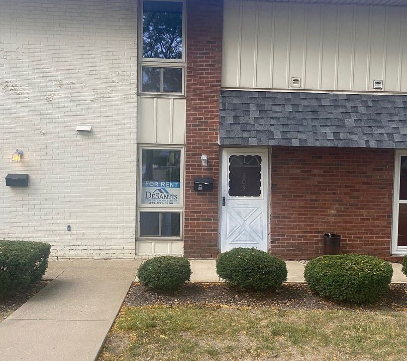1st image of 203 College Park Dr