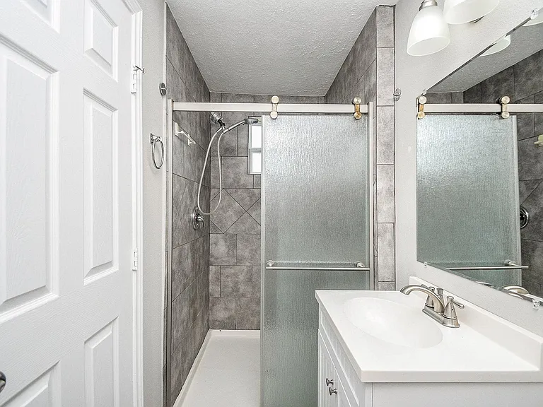 4137 Galesburg St — Photo 14