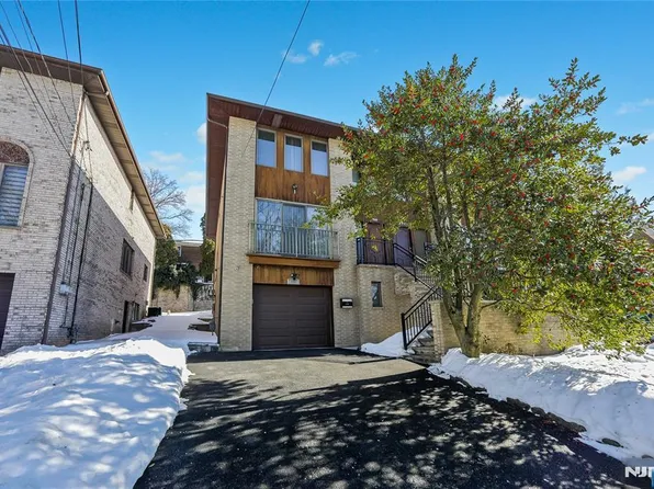 1496 15th St, Fort Lee, NJ 07024