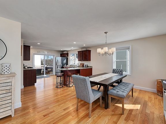 4th image of 259 Hilldale Ave