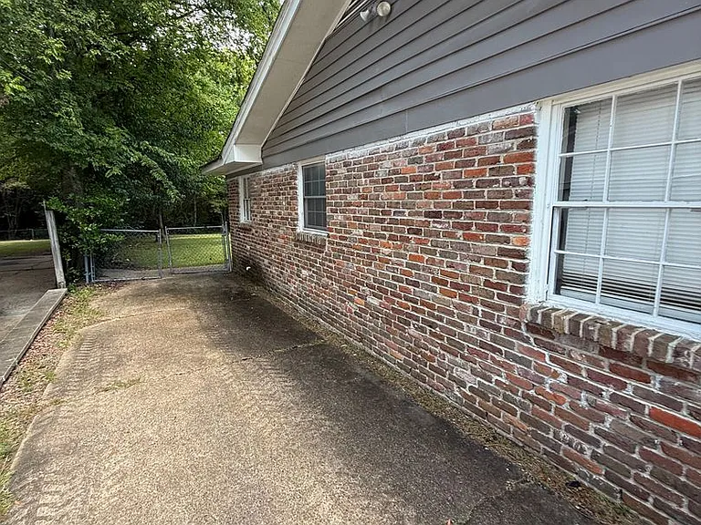 1805 Gillespie Dr — Photo 13