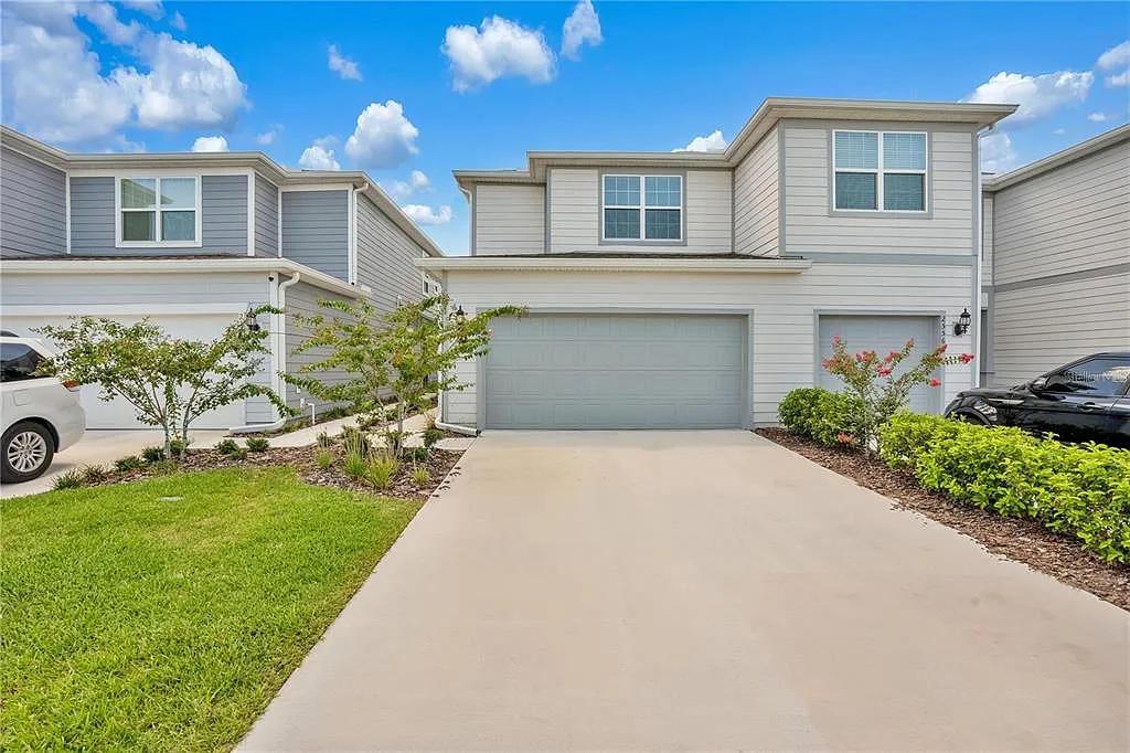 3 bed, 2.5 bath, 1760 sqft, $2,350 — Photo 1