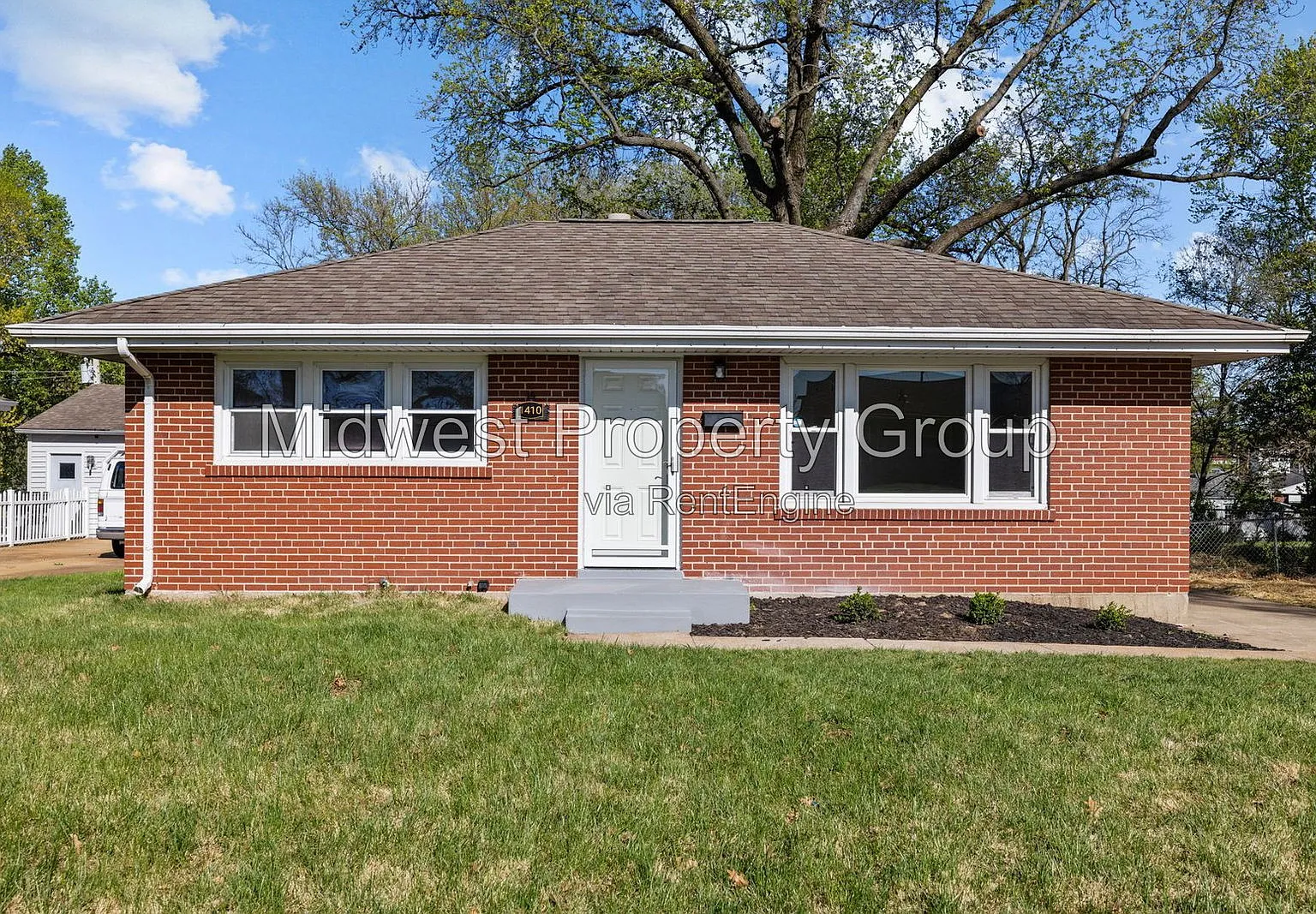 2 bed, 1.0 bath, 816 sqft, $1,395 — Photo 1