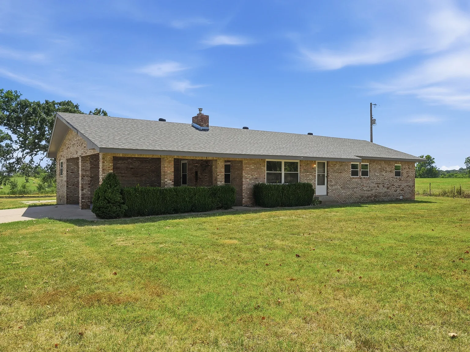 3 bed, 1820 sqft, $2,600 — Photo 2