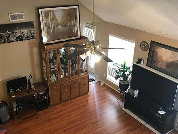 4th image of 557 Valley View Dr