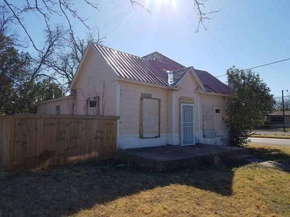 2nd image of 1200 E Pulaski St