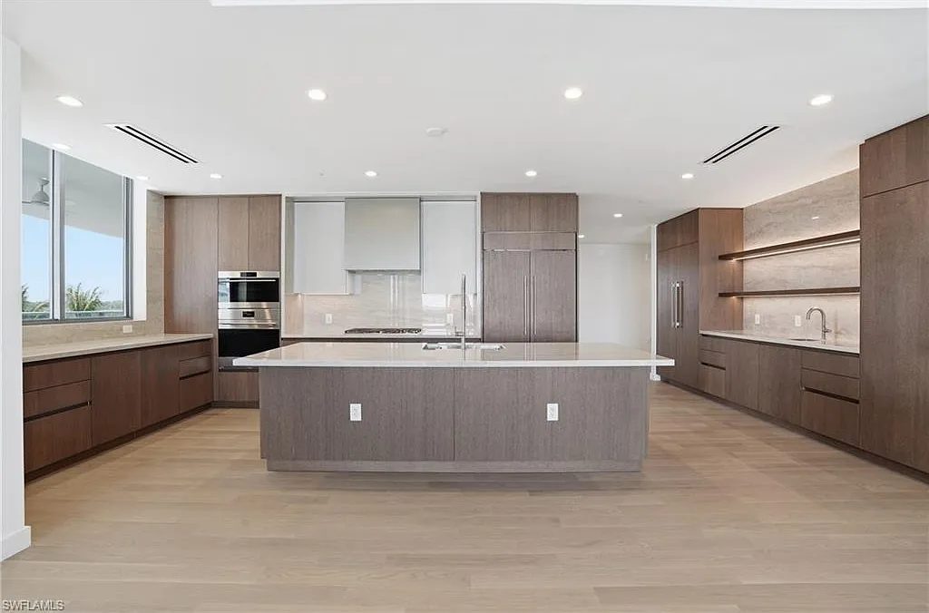 4 bed, 4.5 bath, 3885 sqft, $34,000 — Photo 1