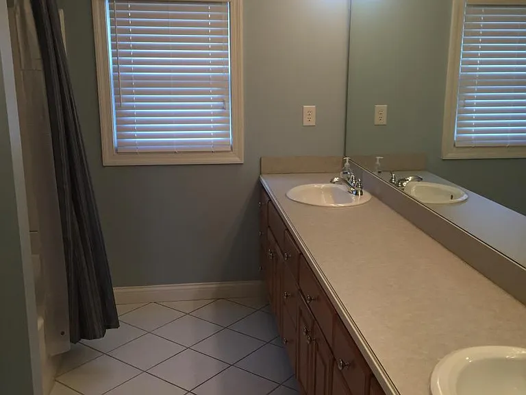3201 Kinross Ave — Photo 7