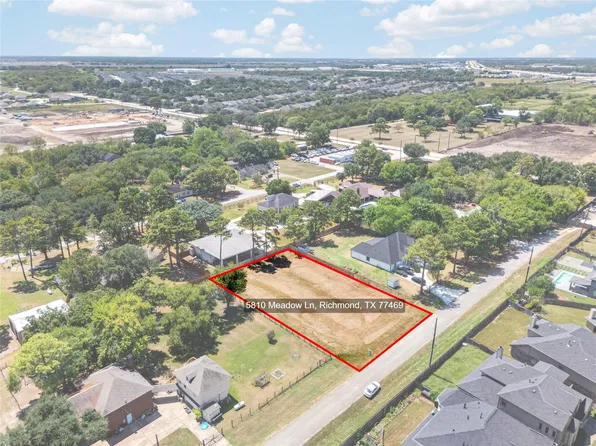 5810 Meadow Ln, Richmond, TX 77469
