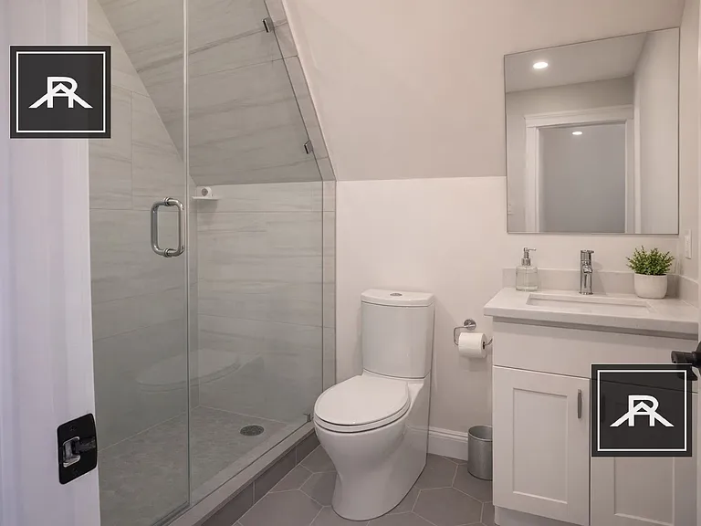 53 Quint Ave #5 — Photo 8