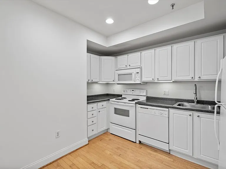 512 Shady Ave #10 — Photo 4