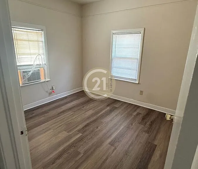 8524 Chapin St — Photo 7