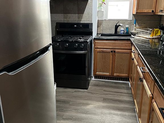 3rd image of 172 4th Ave #2