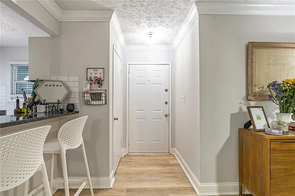 2 bed, 2.0 bath, 1060 sqft, $1,800 — Photo 3