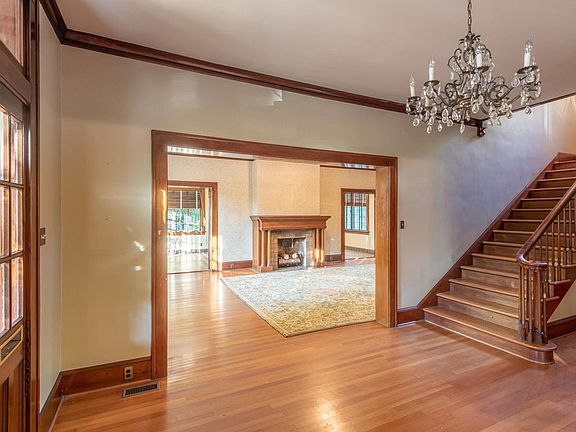 4th image of 411 Euclid Ave
