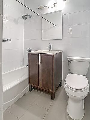 5th image of 4 Park Ave APT 18O