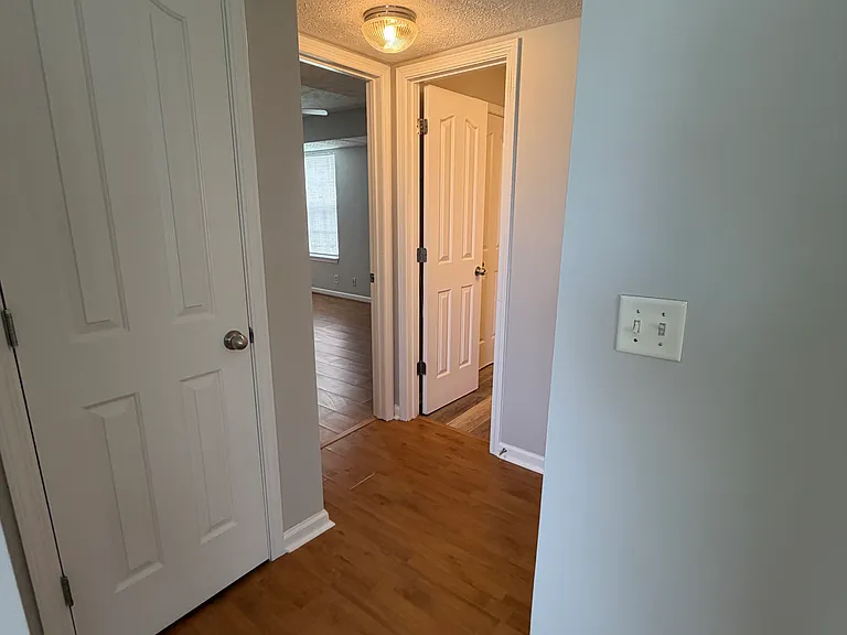 1217 Eastwoods Dr — Photo 6