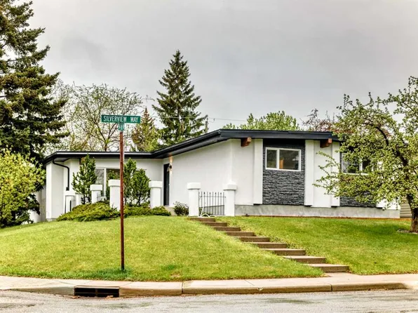 275 E Silverview Way NW, Calgary, AB T3B 3K4