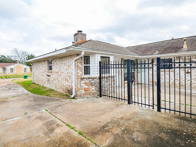 9323 Claridge Dr — Photo 8