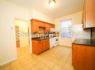 21-39 37th St #4, Astoria, NY 11105