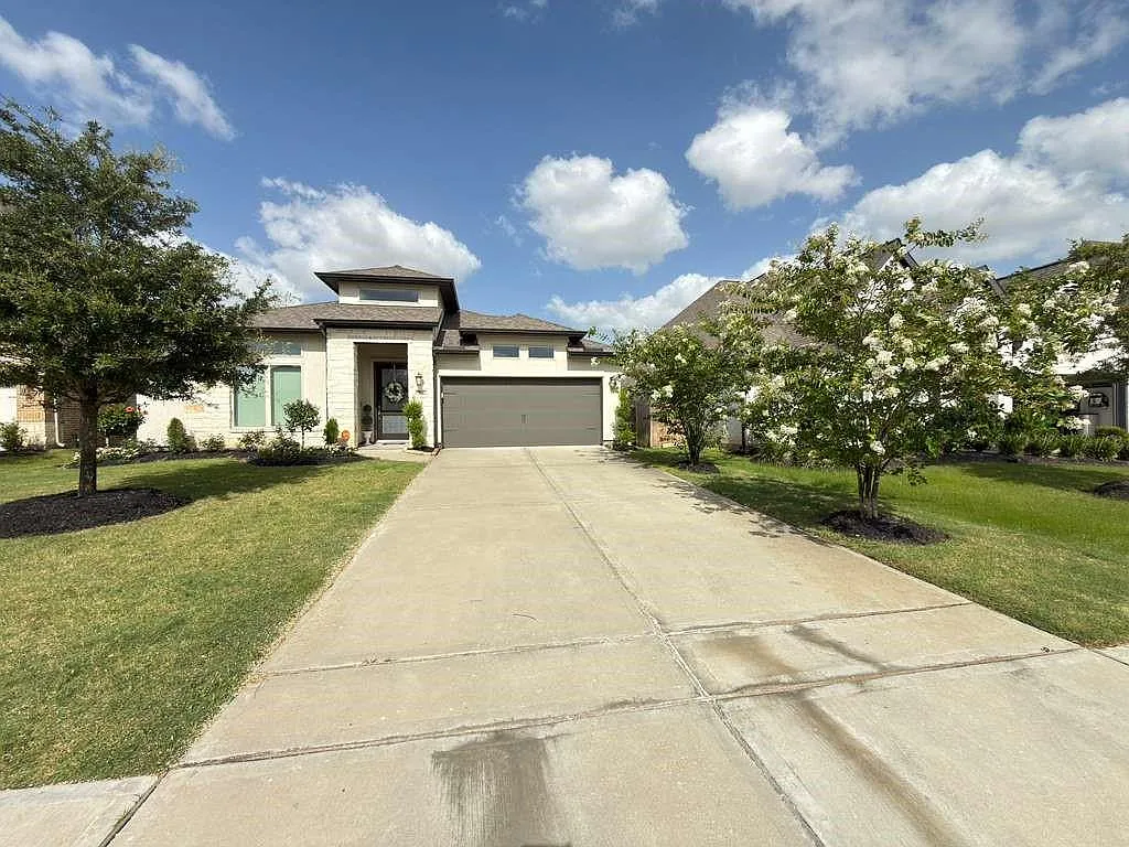 4 bed, 3.5 bath, 3139 sqft, $3,500 — Photo 2