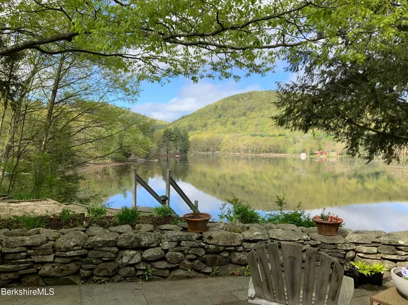 43 Lake Shore Dr, Pine Plains, NY 12567