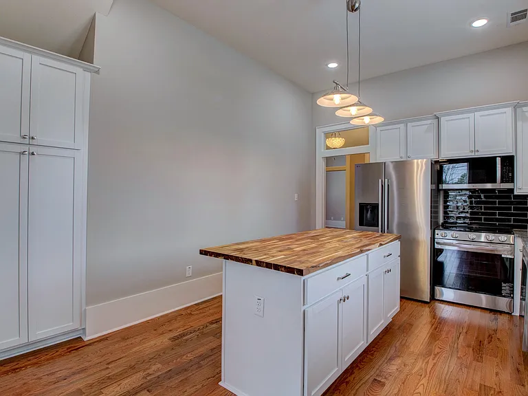 1420 Commerce St — Photo 10