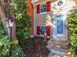 1948 Sagewood Ln, Reston, VA 20191