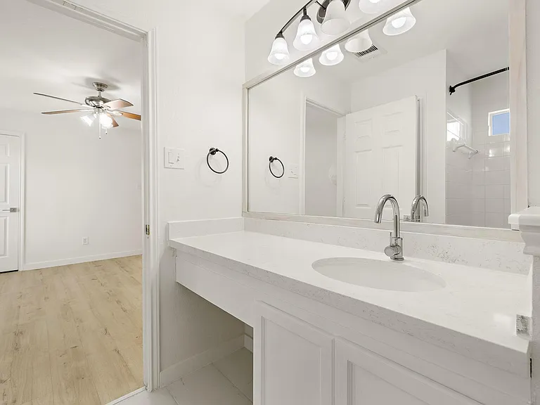 218 Altamont St — Photo 13