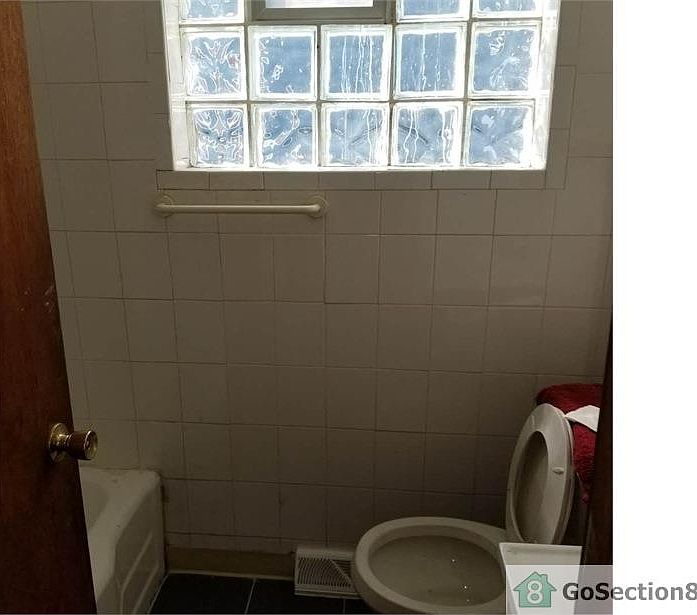 1st image of 6604 S Oakley Ave