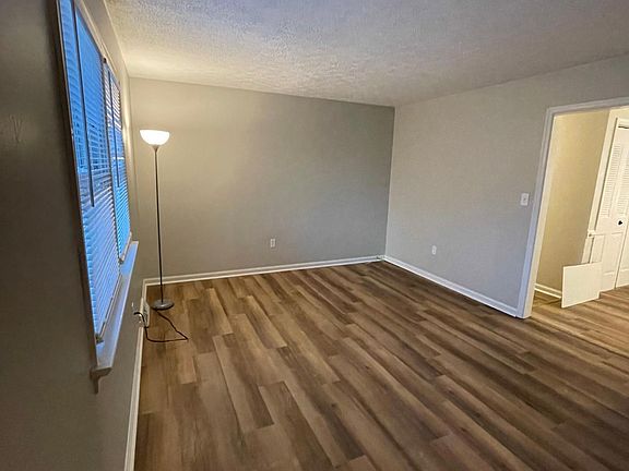 3rd image of 351 Maple Hills Dr