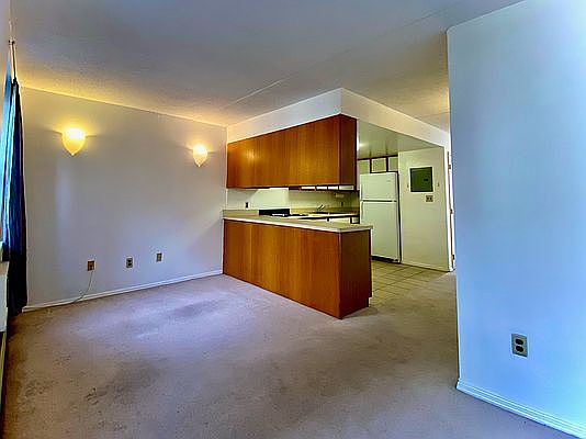 2nd image of 263 W 121st St #2