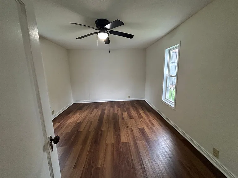 1102 S Millwood Ave — Photo 11