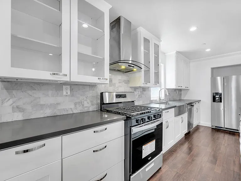 2882 W 14th St — Photo 13