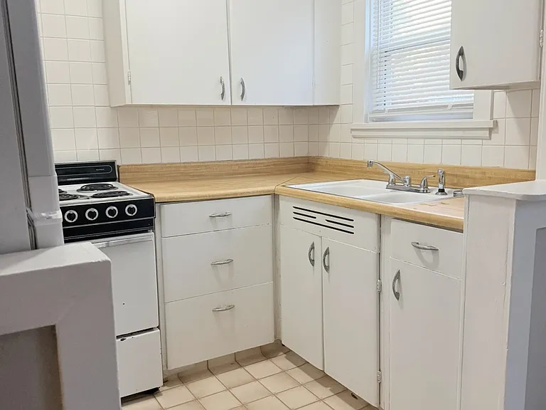 501 N Main St #6 — Photo 3