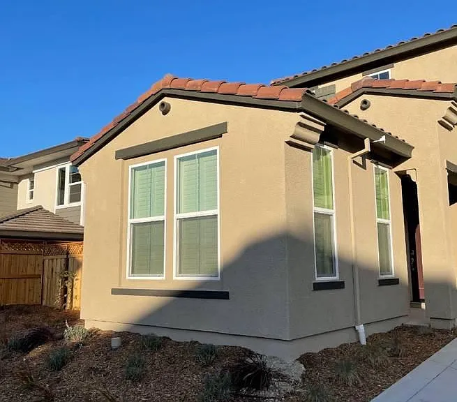 1922 S Bloembergen Ln — Photo 1