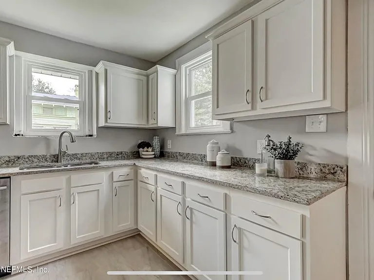 3344 Corby St — Photo 8
