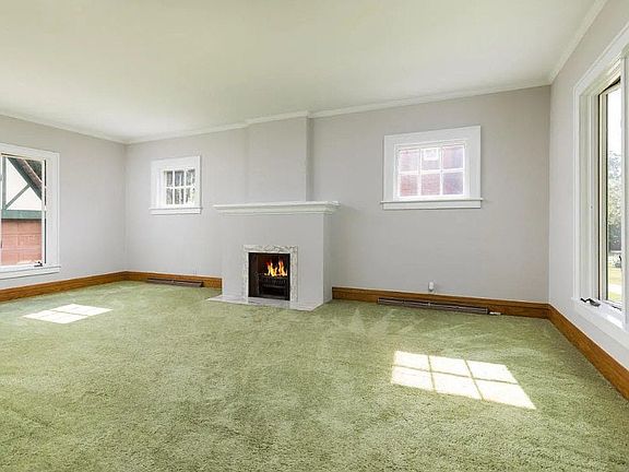 5th image of 470 Eleanor St NE