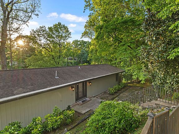 3rd image of 240 Holland Dr