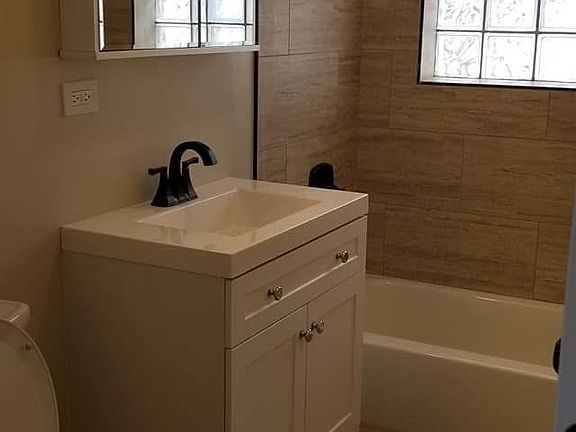 4th image of 8923 Southview Ave #4