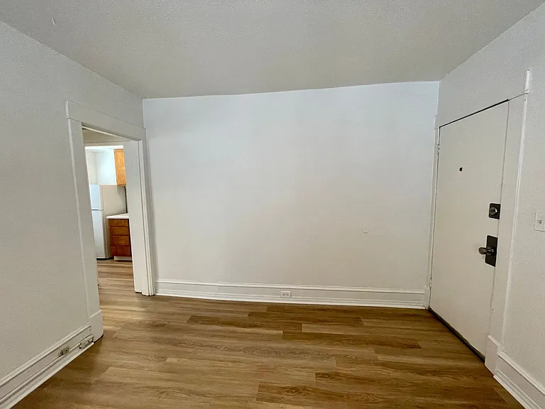 Adams Apartments — Photo 24