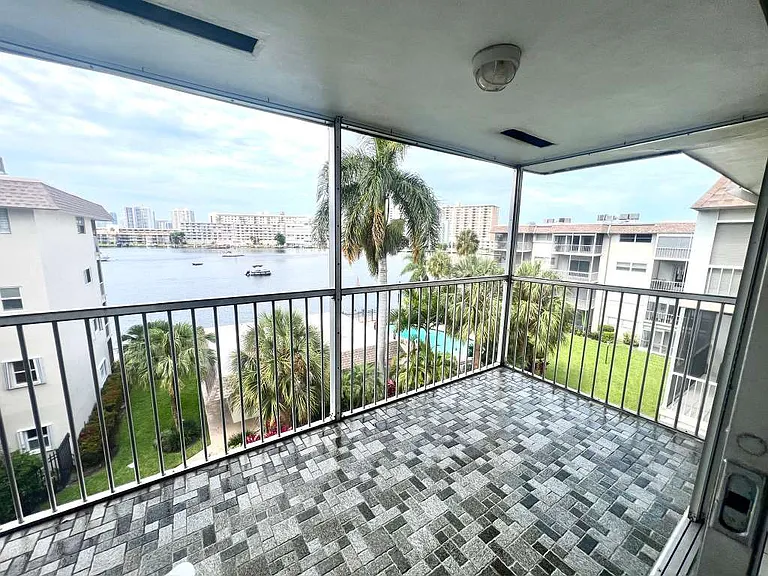 2200 Diana Dr #410 — Photo 1