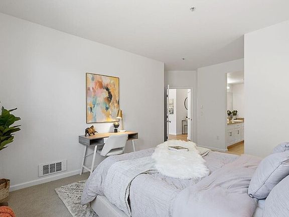 5th image of 501 Crescent Way #501