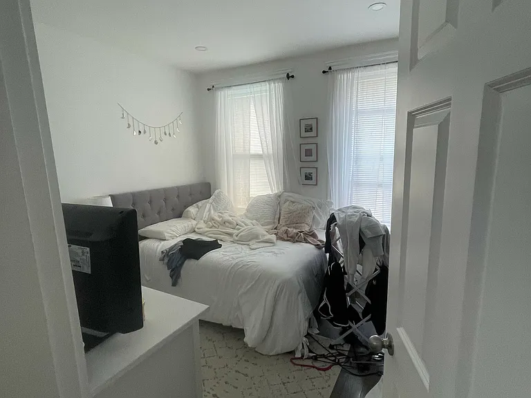51 Queensberry St #10 — Photo 6
