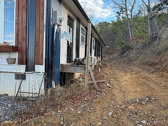 4th image of 1072 Wildwood Ln
