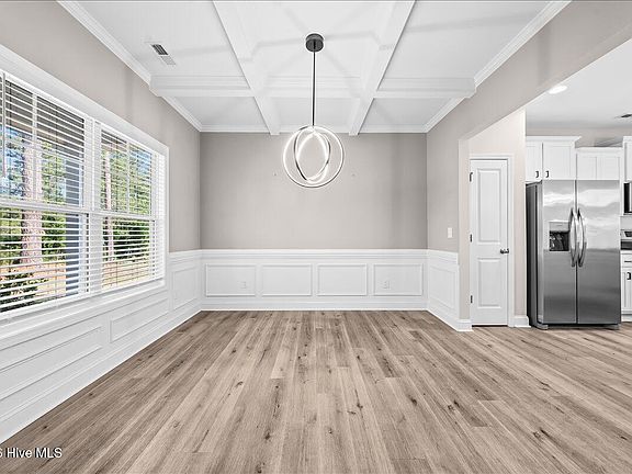 3rd image of 400 Gretchen Road
