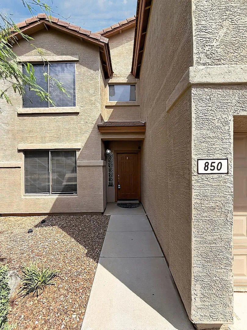 Beautiful 4 Bdrm 2.5 Ba Home In Johnson Ranch With Golf Course And 2 Community Pools — Photo 3