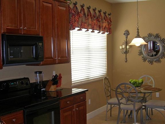 Eat-in Kitchen