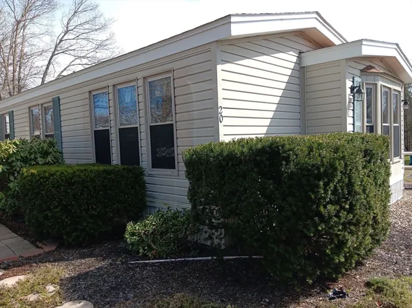 20 Yankee Drummer Dr, West Brookfield, MA 01585