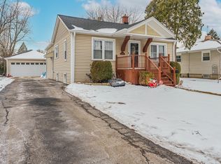 326 S Hudson St, Westmont, IL 60559